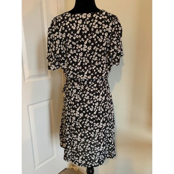 Floral Flutter Sleeve Collar Belted Dress - Picture 6 of 8